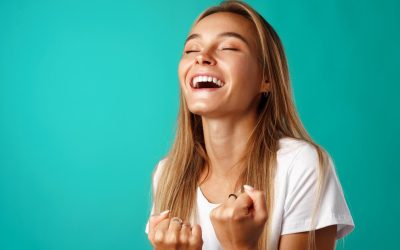 Découvrez pourquoi le rire pourrait être le nouveau yoga pour votre esprit
